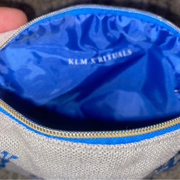 Blue Floral Print Canvas Cosmetic Bag (13) - Picture 4 of 7